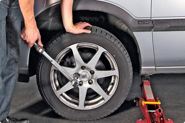 Car Tyre Replacement Guide: When to Change? How to Choose the Right Type & Brand?